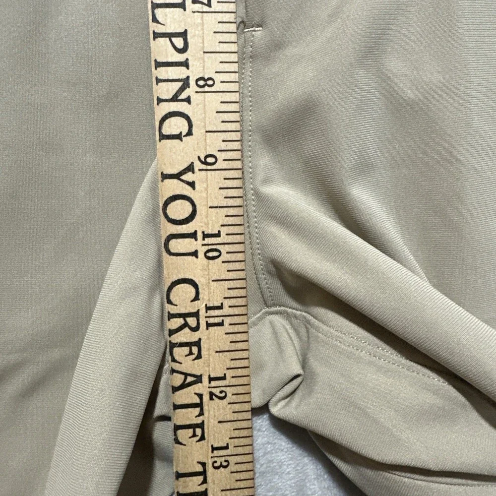 Lululemon Men's Shorts Size 33 Golf Beige‎ Slash Pockets  Logo